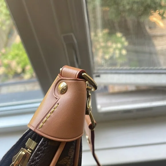 Louis Vuitton Loop bag - Picture 9 of 12